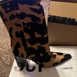 Brand new never worn size 10 Schutz boot beautiful